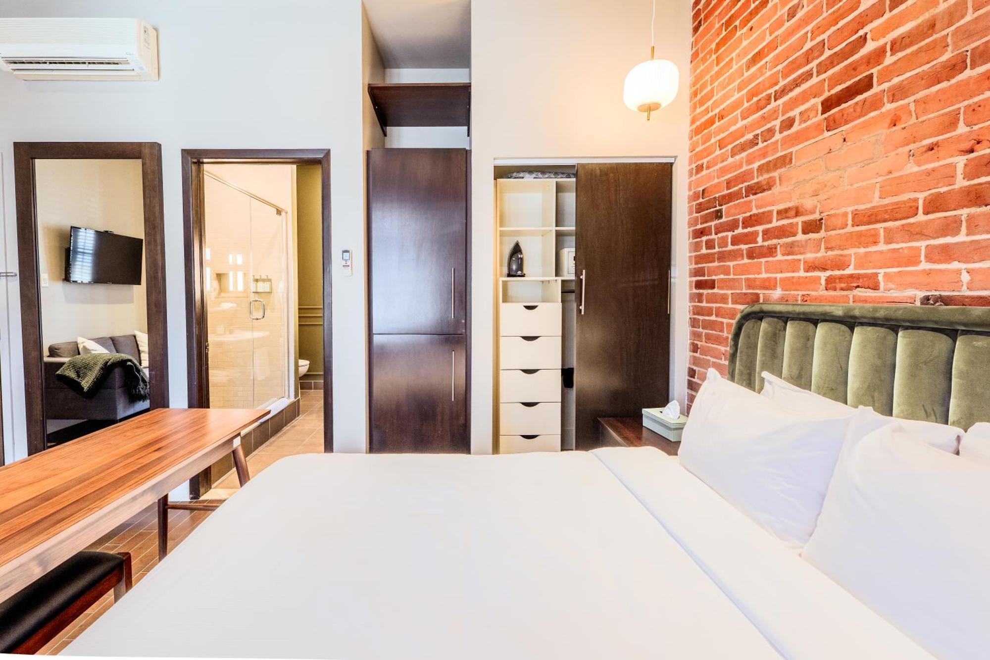 Self Check-In Boutique Hotel - Quartier Latin - Room 101 — Photos 2